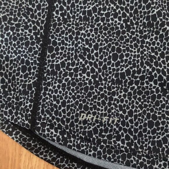 NIKE Dri-Fit Black/Gray Mesh Tank Top - Picture 7 of 8